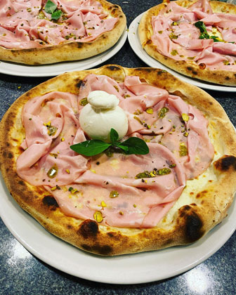 conegliano ristorante pizzeria da gennaro pizza mozzarella di bufala e mortadella