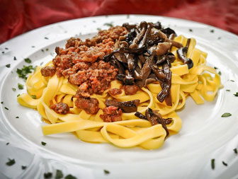 RISTORANTE LA BECCACCIA tagliatelle ragù e funghi