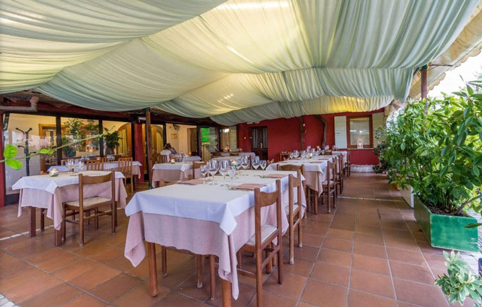 crocetta del montello trattoria da luciano tavoli all'aperto